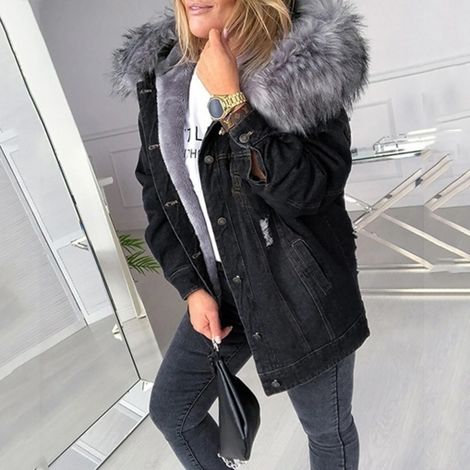 Куртка джинсовая женская зимняя короткая с капюшоном и воротником из