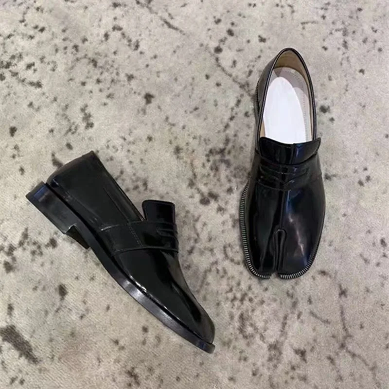 Женские туфли из лакированной кожи на плоской подошве в британском стиле tabi ninja