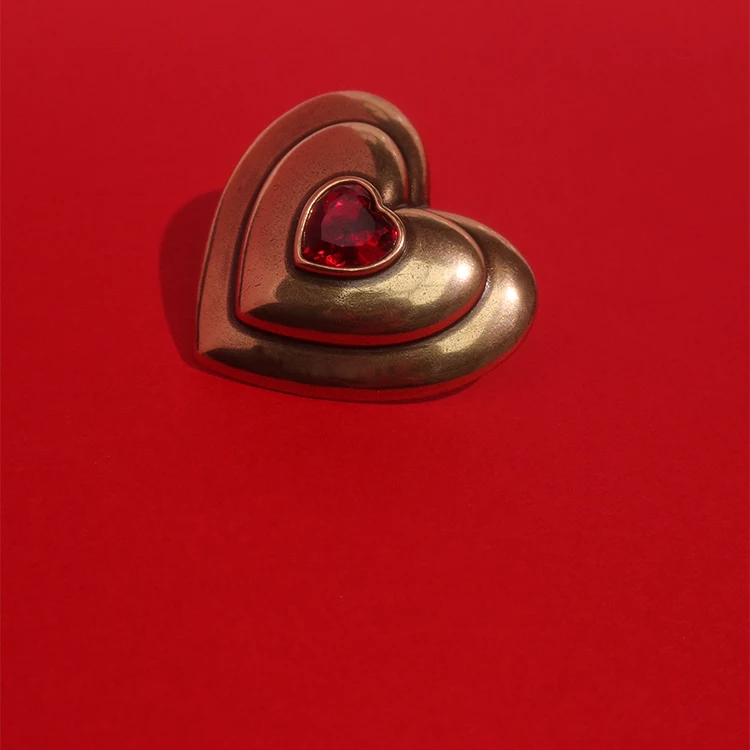 

2021 Hot Famous Brand Brass Red Gemstone Old Gold Peach Heart Earrings For Women Designer Luxury Jewelry Top Quality Goth Trend