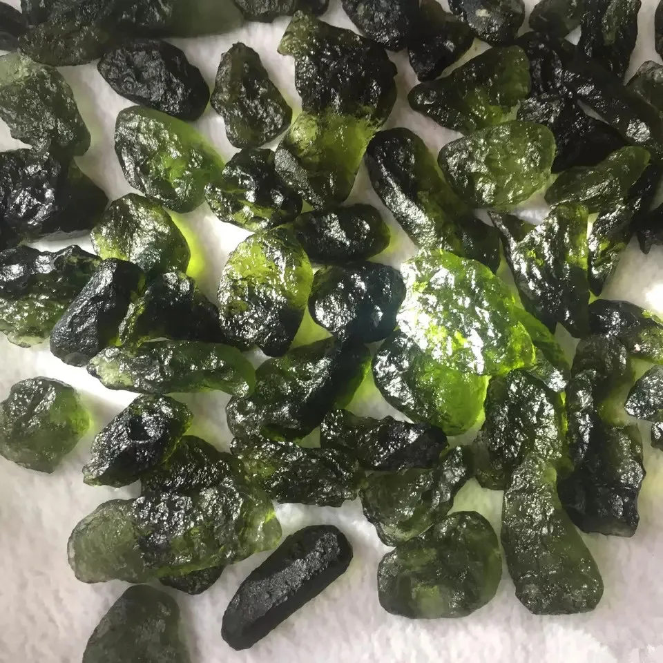 Лидер продаж A + натуральный форма зеленый аэролиты кристалл камень кулон энергии