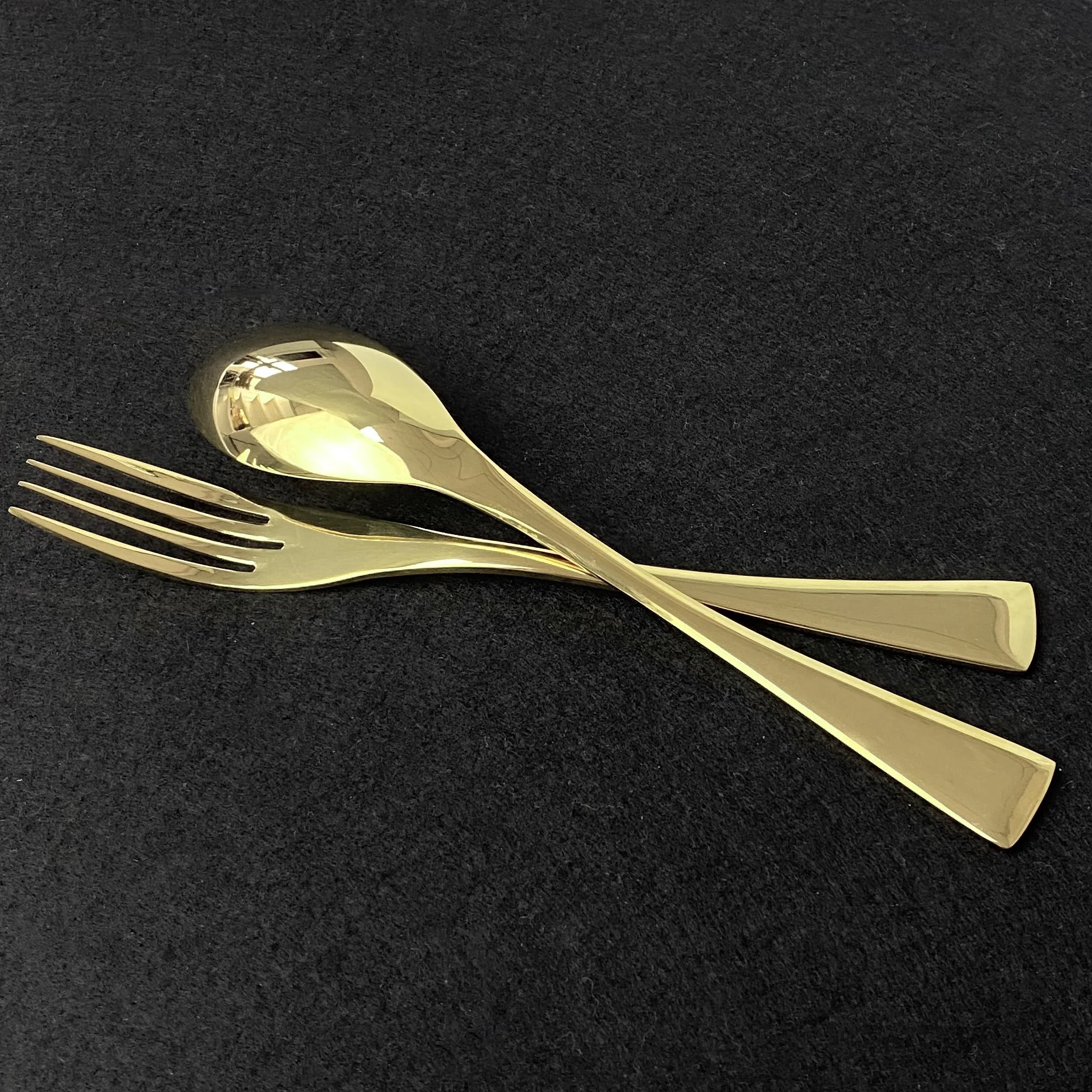 

16Piece Dinnerware Set Luxury Shiny Champagne Gold Cutlery Set 18/10 Stainless Steel Dinner Knife Fork Coffee Teaspoon Set