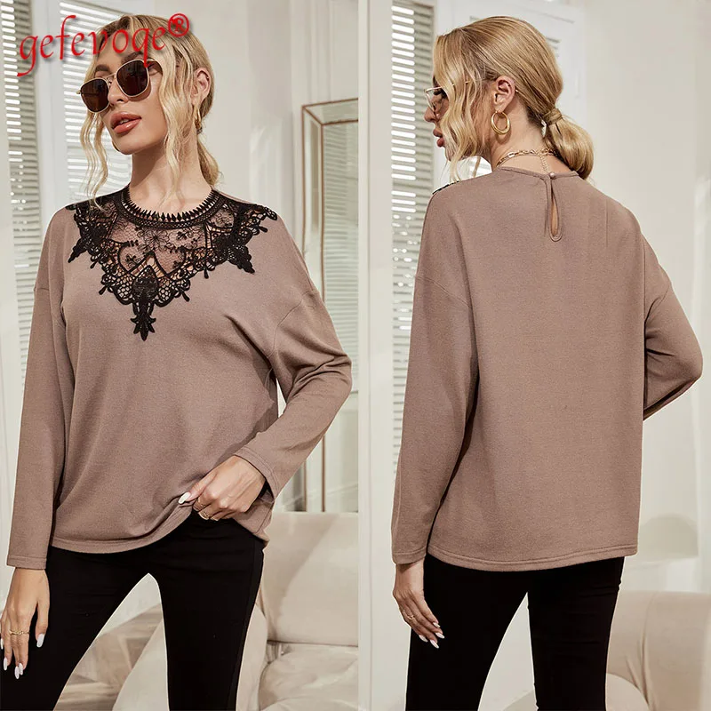 

Блузка женская однотонная с кружевными цветами, круглым вырезом и длинным рукавом