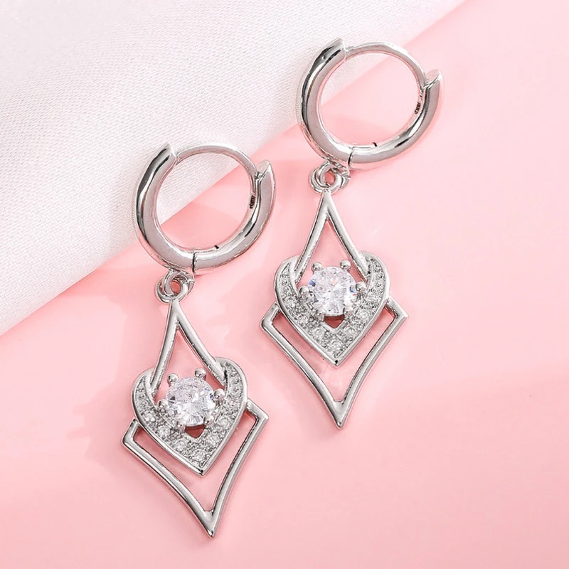 

2021 Hot Designer Hollow Diamond Shape Dangle Earrings For Women Fashion Silver Color Female Drop Jewelry Party Accessories Gift