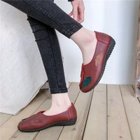 2020 new style woman sneakers female tennis shoes lightweight lady outdoor slip on sport shoes women leather breathable trainers