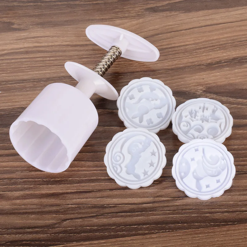 

New Moon Cake Mold 50g 4-piece Package