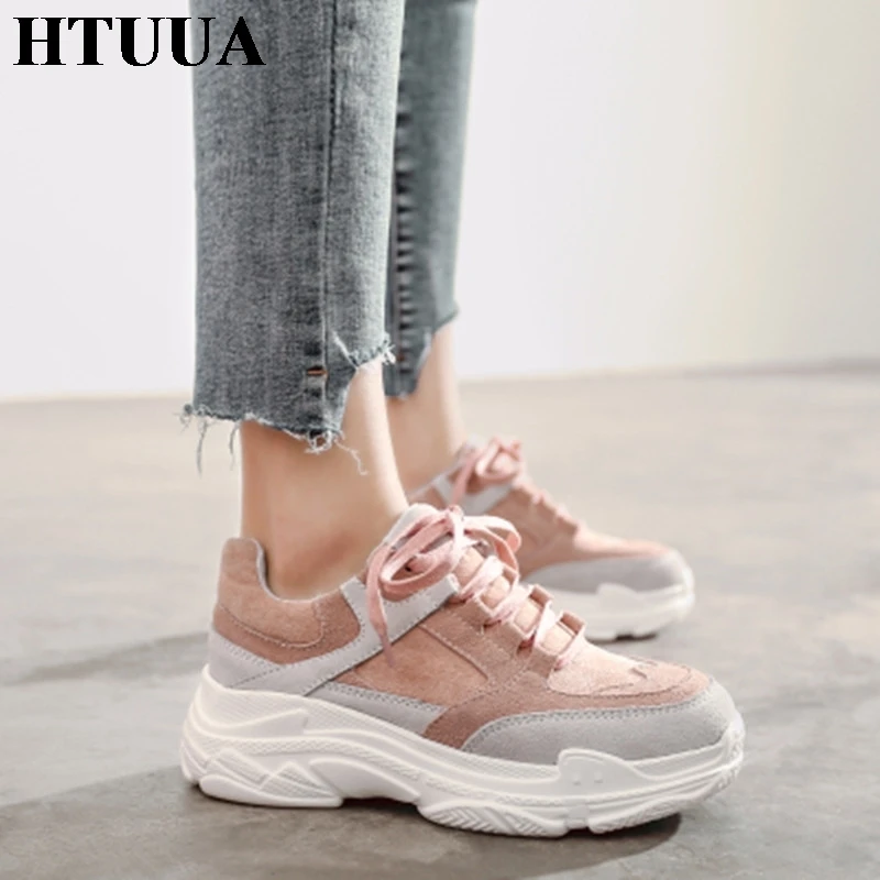 HTUUA/Новые весенние кроссовки; женская обувь на платформе с высоким каблуком; повседневная обувь на толстой мягкой подошве; цвет серый, розовый; обувь на плоской подошве со шнуровкой; SX2241
