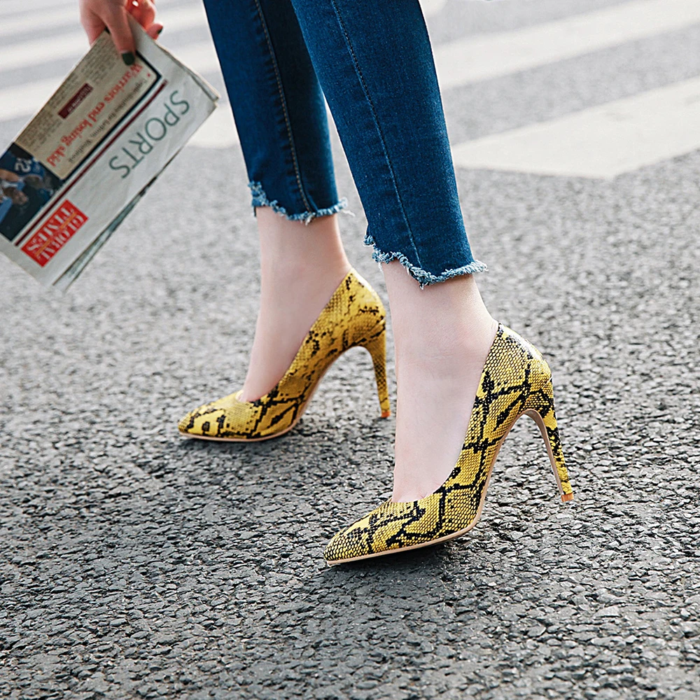 Женские модельные туфли лодочки BESCONE на тонком каблуке с острым носком из