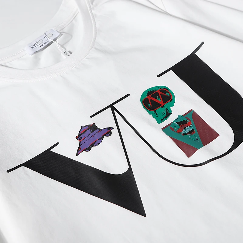 

2020 new Europe and America short-sleeved VU black and white skull V letter printing trendy casual men's T-shirt