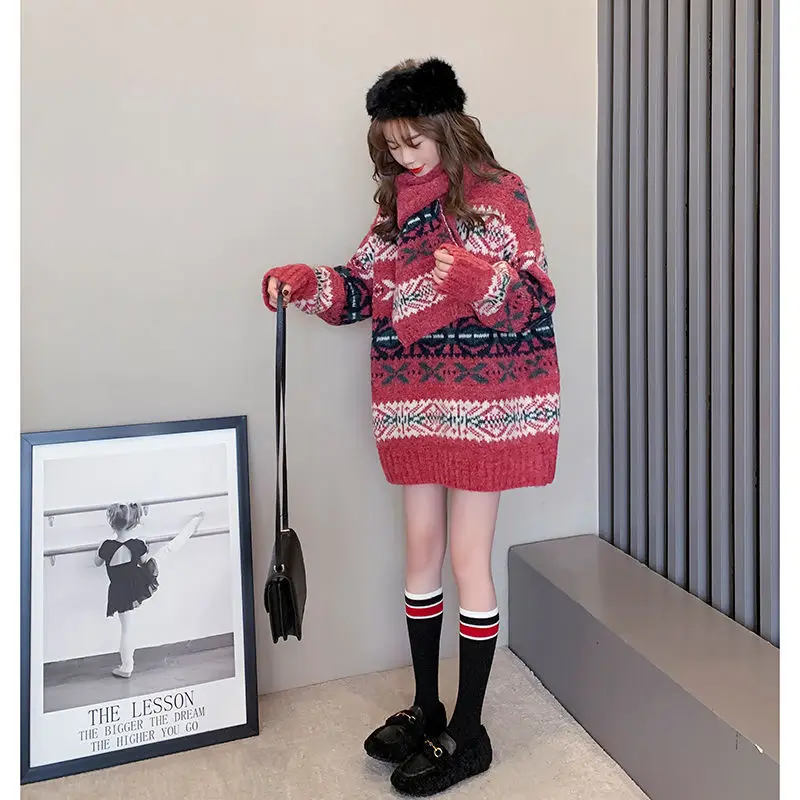

Retro Hong Kong style long sweater in gentle wind