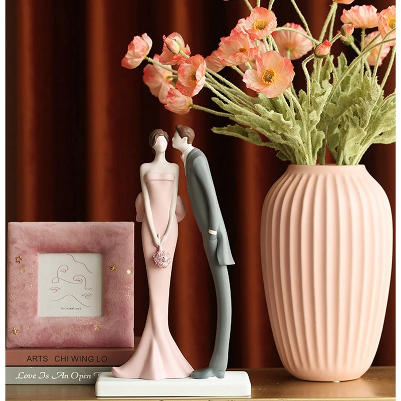 

Lovers Statue Ornament Wedding Anniversary Gift Home Decoration Couples Statuette Resin Crafts Art Decor Valentines Day Present