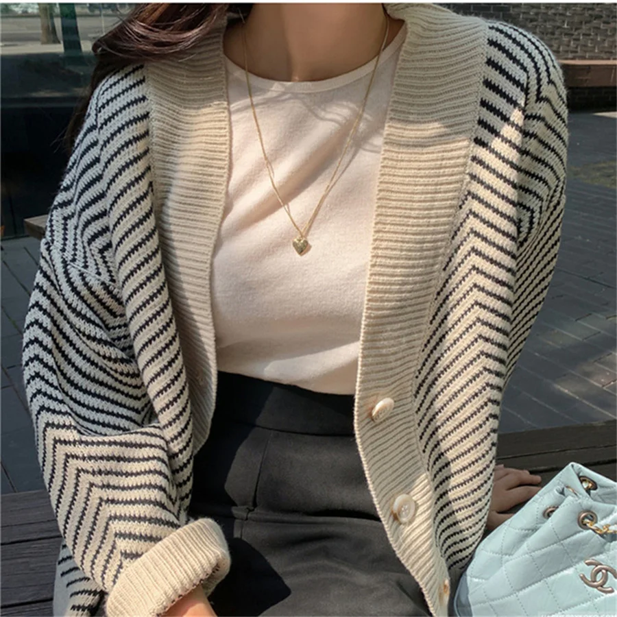

SYJ 2021 Women's Knitwear Winter Spring Striped V-Neck Cardigans Buttons Oversize Korean Style Lady Sweaters Tops SWC3033