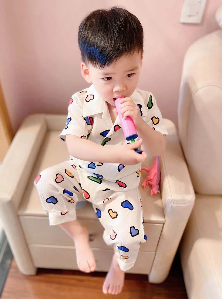 

Summer Children Pajama Girls Sets Boys Sets Pijama Love Logo in White Color Boys Sets Sleepwear Children's ClothingZ-009