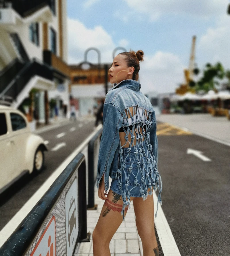 Пикантная джинсовая куртка с открытой спиной женское модное Трендовое пальто