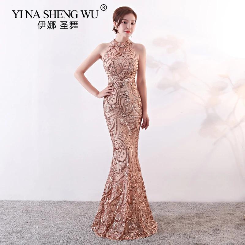 Женское длинное вечернее платье с блестками элегантное золотистое лямкой на шее