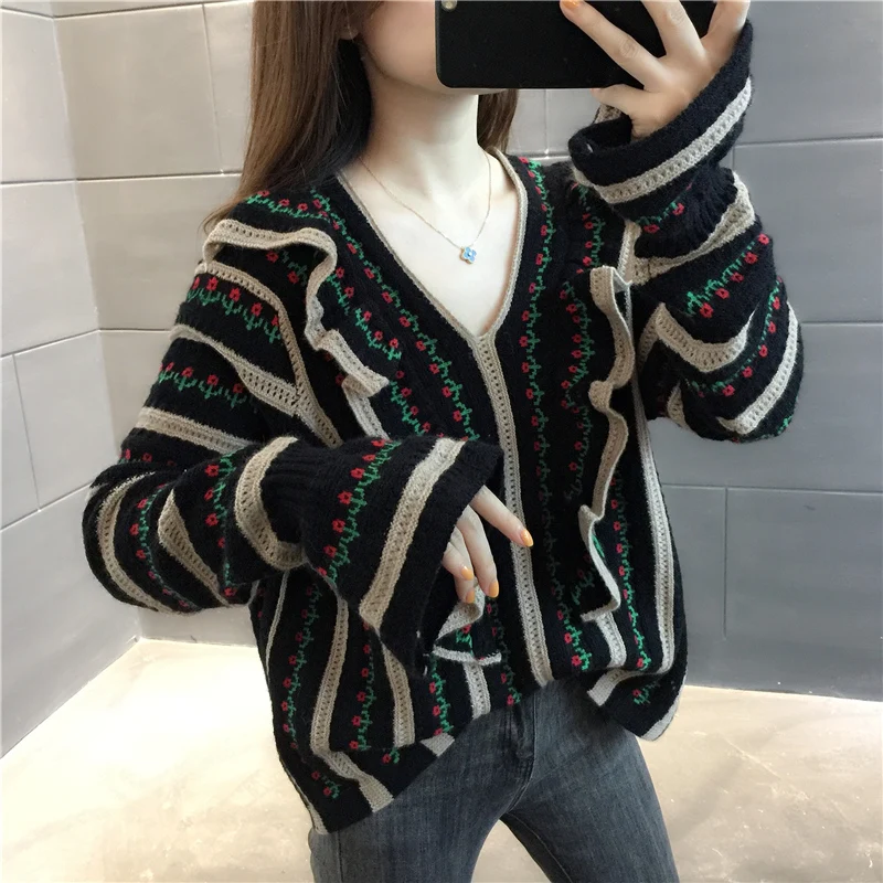 

Номер 207162, 2 ряда на 7 】 свитер с воротником V-образным вырезом и рукавом-воланом [3003] 48