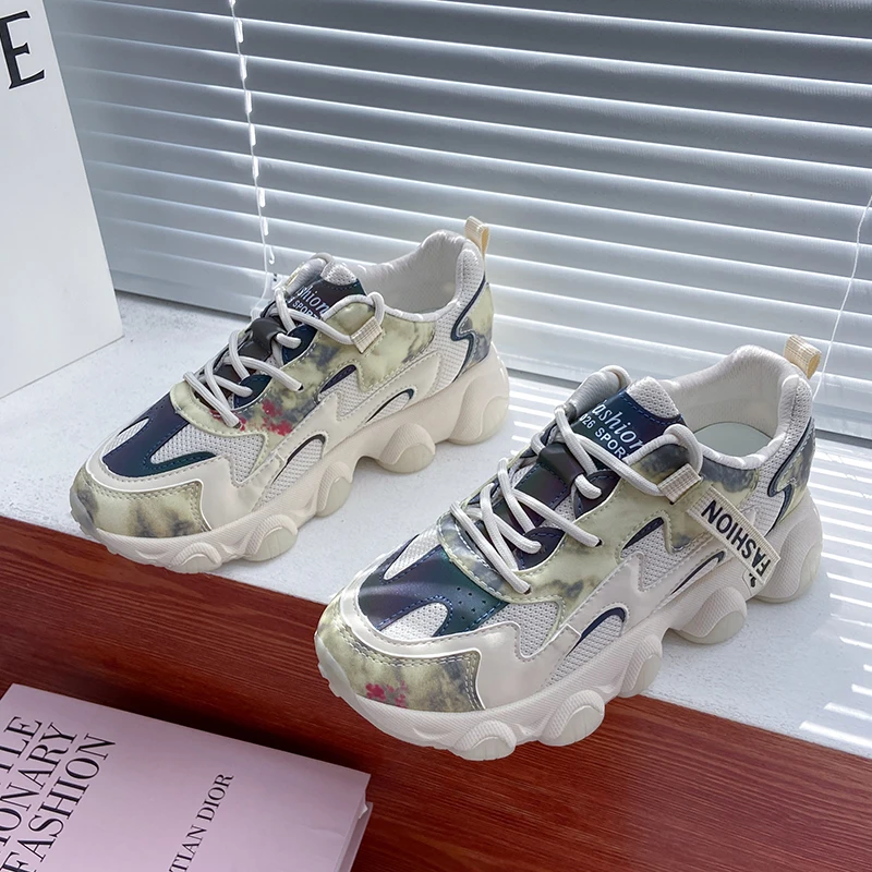 

Ins trendy luminous daddy shoes women 2021 autumn new female student thick bottom casual sports shoes women