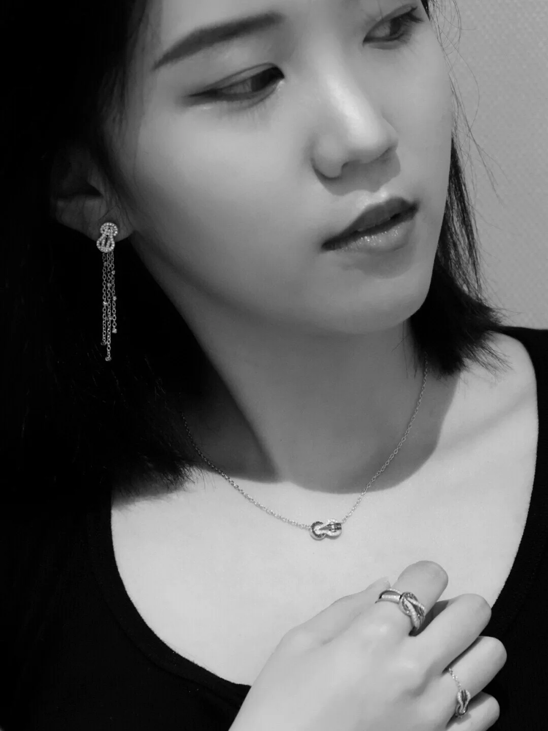 

Luxury Brand Infinity symbol shape pendant Necklace For Women Original logo Fashion Zircon Couple Necklace Fred Jewelry 2020