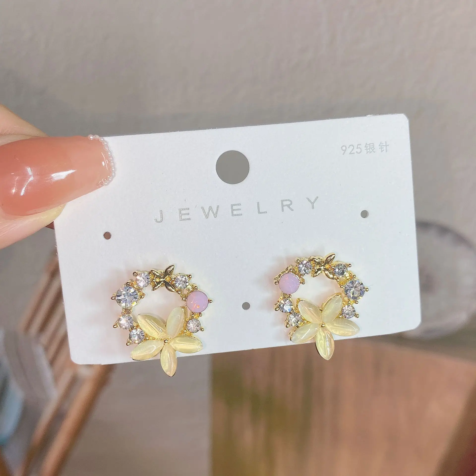 

2021 Girls Fashion Party Jewelry Earrings Trend Simulation Pearl Stud Earrings Female Rhinestone Wedding Pendant Earrings