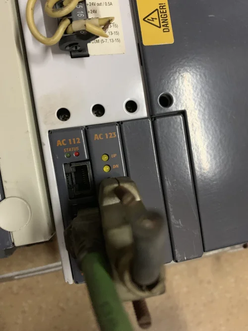 ACOPOS 1180 8V1180. 00-2 с AC112/AC123 используется один серводвигатель хорошая работа |