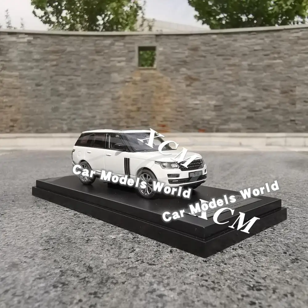 Литая под давлением модель автомобиля для ЖК-моделей 1: 64(белый)+ маленький подарок