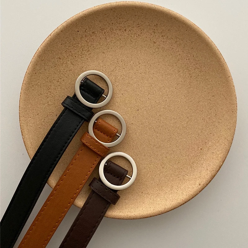 

Pioni в Корейском стиле Ins Рекомендуемые базовые Стиль ботинки в стиле ретро с овальным вырезом на ремень с круглой пряжкой для Для женщин все-...