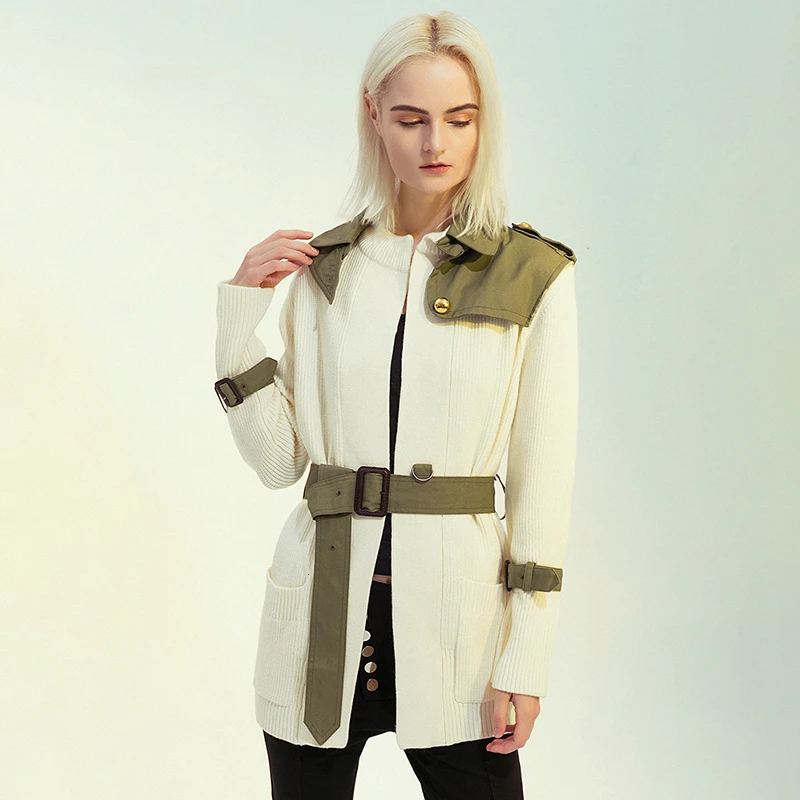 Женская куртка с отложным воротником TWOTWINSTYLE разноцветная трикотажная