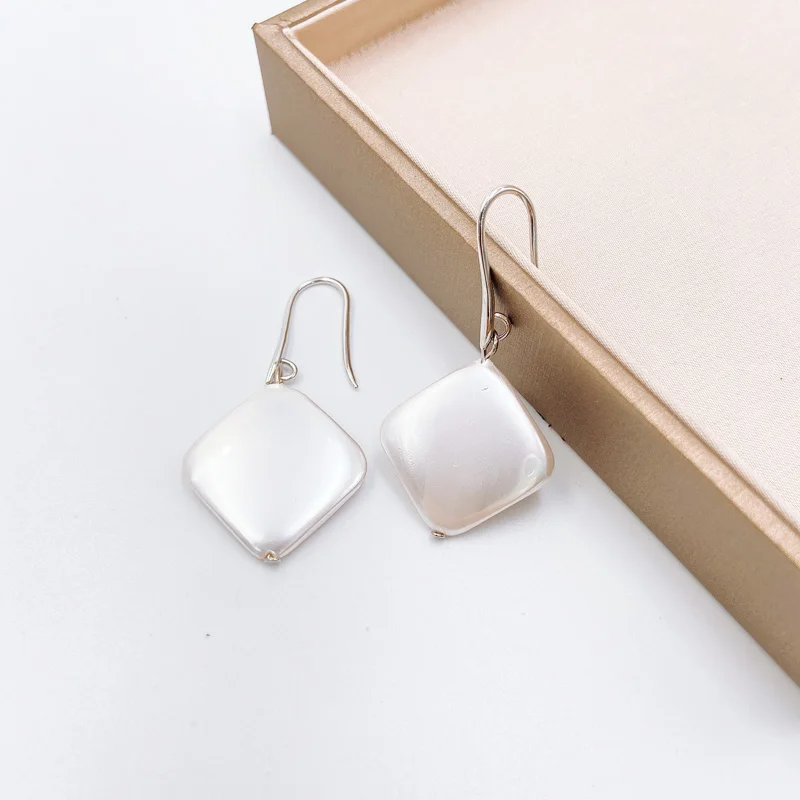 

Lanyika Jewelry Set Elegant Square Shell Pearl Necklace with Earrings and Bracelet For Women Wedding Banquet Gifts