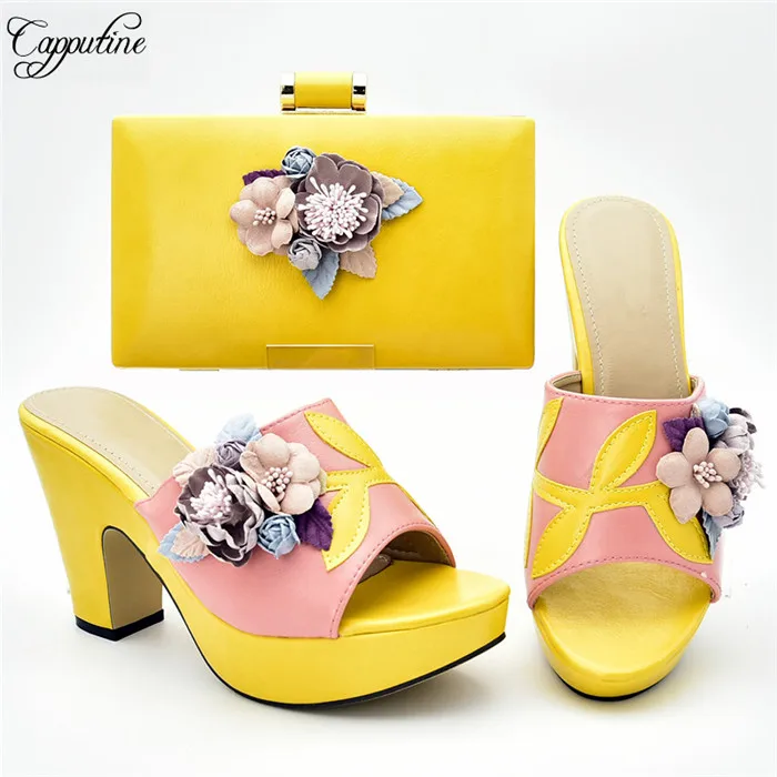 Изящные желтые туфли на высоком каблуке с цветочным узором и сумочка в комплекте