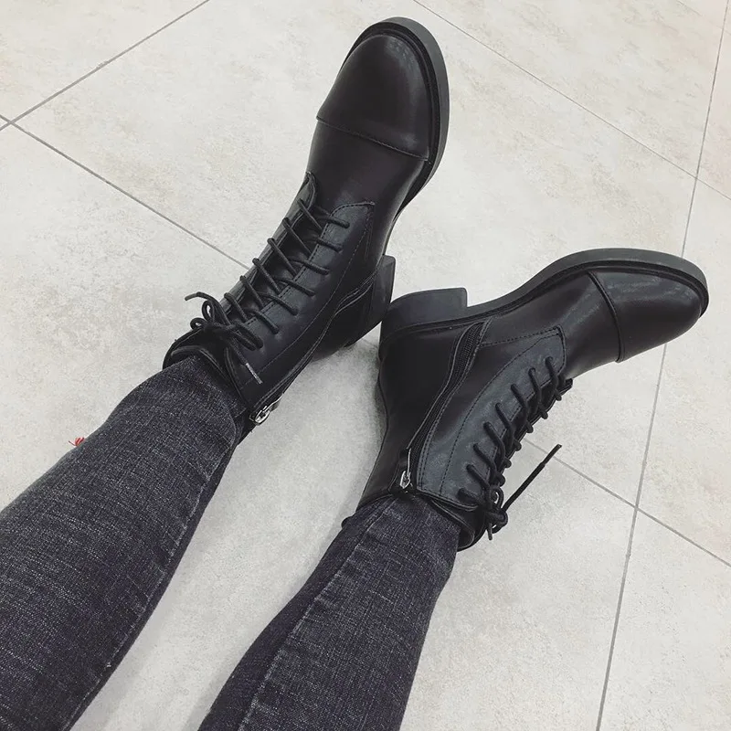 Женские зимние плюшевые ботинки на плоской подошве черные мотоциклетные