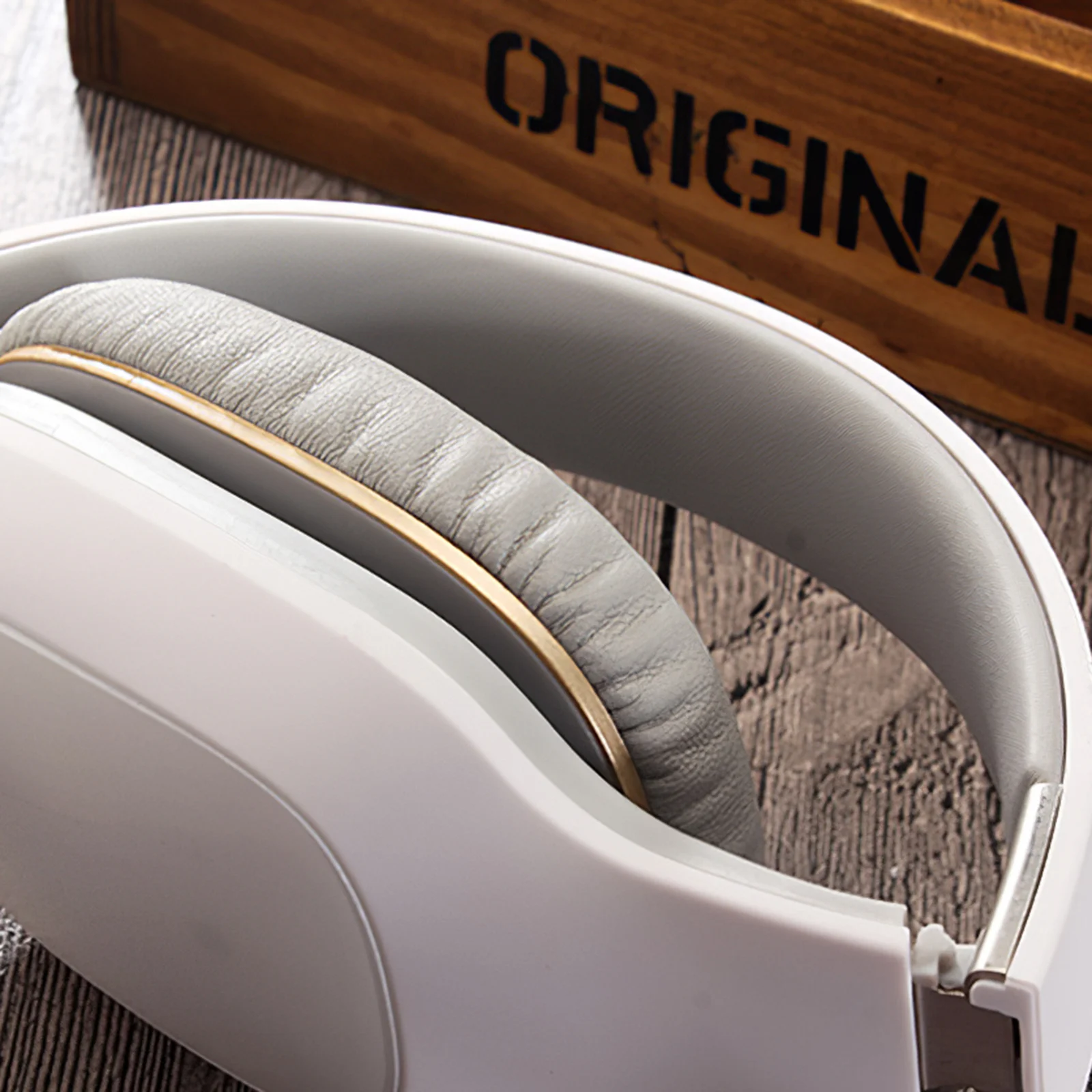 

Bluetooth Folding Portable Stereo Headset Headphone Skin Wireless Headphone Noise Reduction Cordless Headset Sports Headphone
