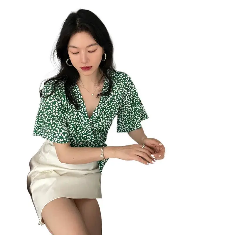 

Summer French temperament green floral shirt female elegant Korean style V-neck tie waist slimming lotus leaf sleeve top