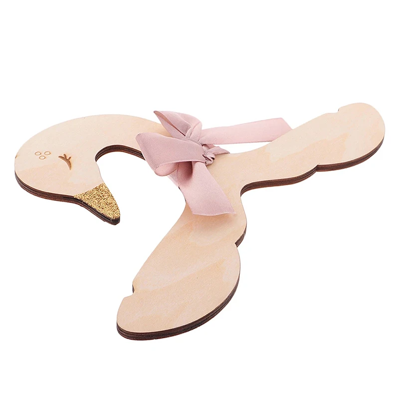 

Детская деревянная вешалка для одежды в виде лебедя