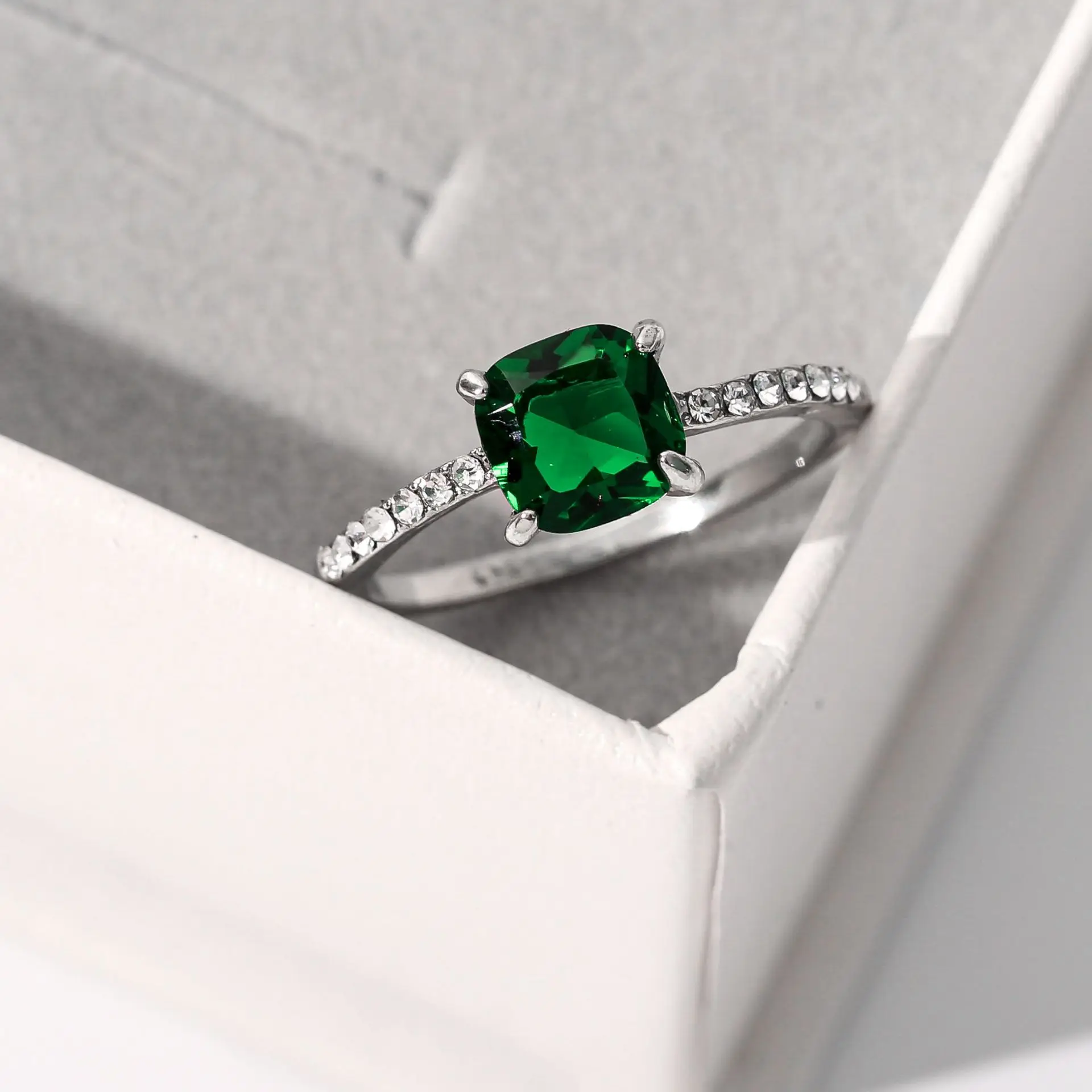 

Simple temperament new style hot new style inlaid zircon ring