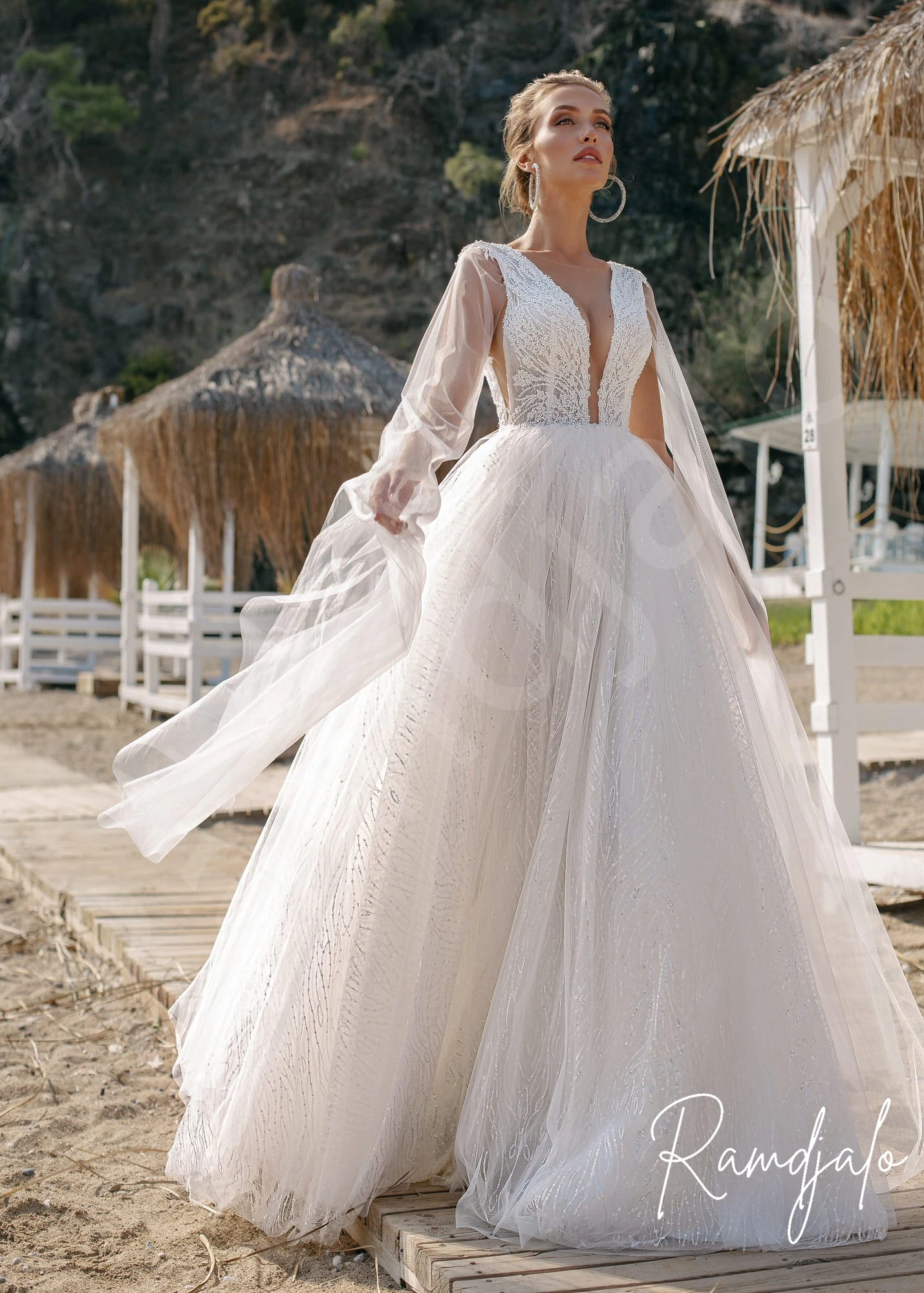 

Paillette Wedding Dresses Plugging V-Neck Sequins Ball Gown Long Tulle Draping Shoulder Backless Bridal Gowns Bride Women Formal