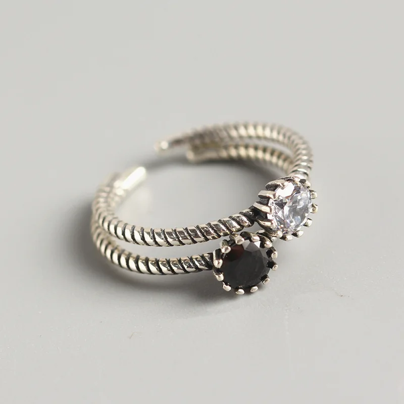 Кольцо из тайского серебра с черно-белым цирконом открывающее рот для детей |