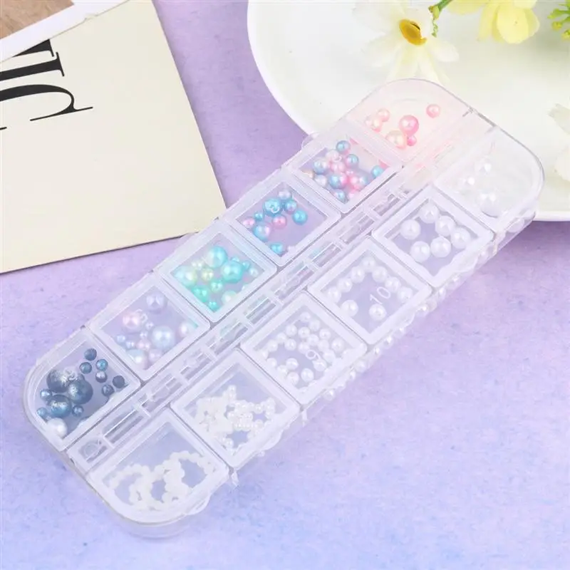 Нейл арт драгоценные камни с нежными круглыми декоративной отделкой бисером