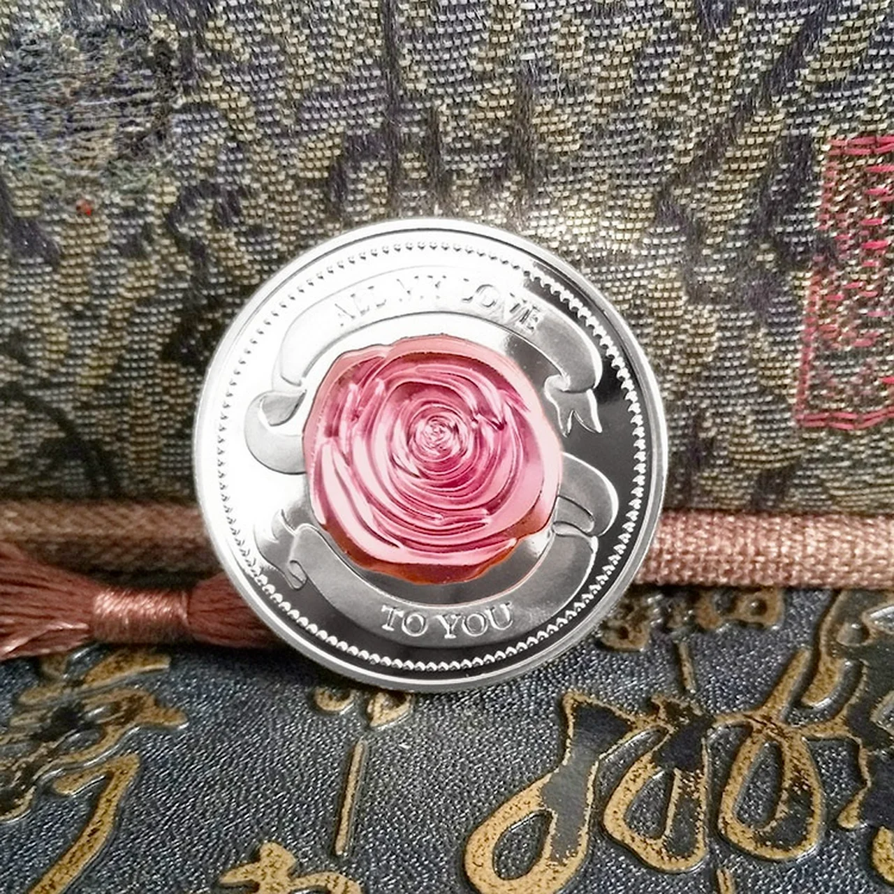 

Lucky Love Red Rose Gold Coins Couple Commemorative Medallion Modern Simple and Colorful Silver Festival Romantic Coin Love Coin