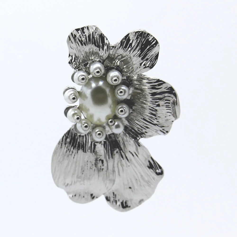 Женские винтажные серьги-гвоздики Watti с золотым цветком и металлическим модные