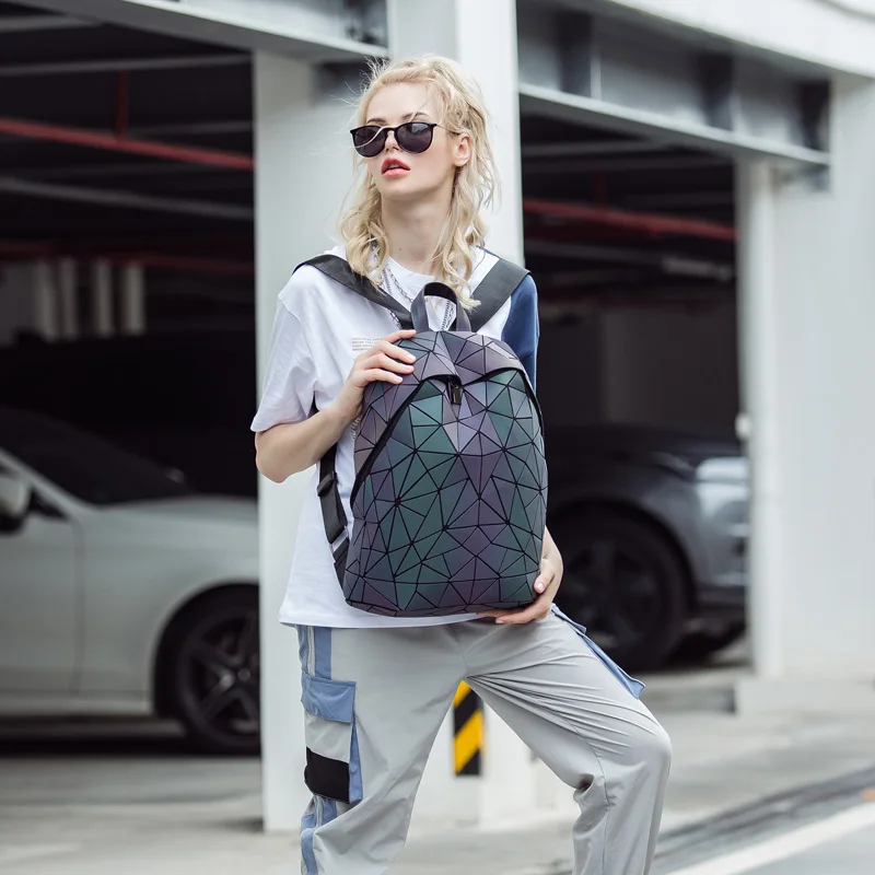 

Fashion Bag Woman Large Capacity Backpacks Travel Men Geometric Laser Backpack Zipper Backpacks Female Designer Bags Noctilucent