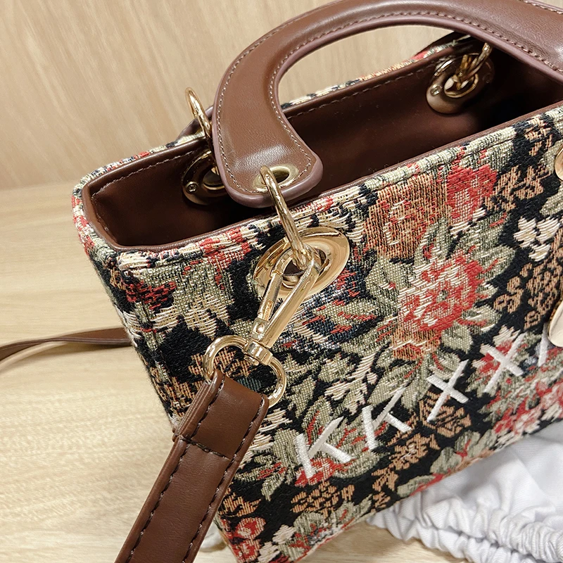 

Winter Ladies Handbag Small Fashion Retro PU Leather Crossbody Bags for Women Luxury Designer Tote Shoulder Bag Purse Sac A Main