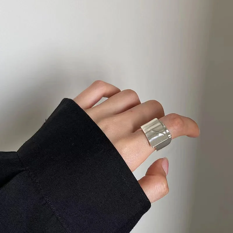 

Female irregular pleated open ring