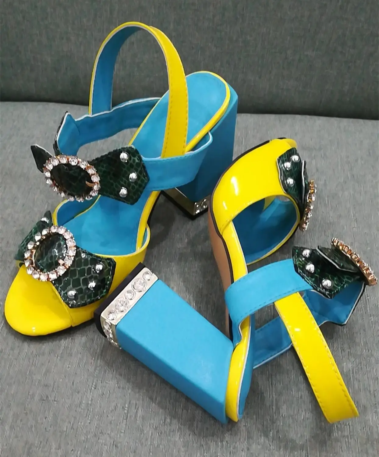 Yellow Heel 10cm Летние Роскошные вечерние туфли с металлическими кристаллами; Босоножки с открытым носком на квадратном не сужающемся книзу массивном каблуке; Новинка; стразы с бантом; Sandalias Mujer - Цвет: Yellow Heel 10cm