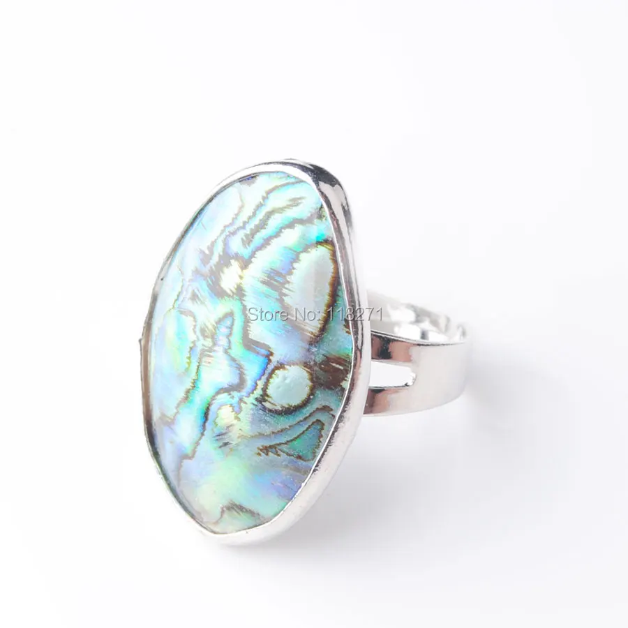 В виде стрекозы из натурального жемчуга неправильной бусины и регулируемым