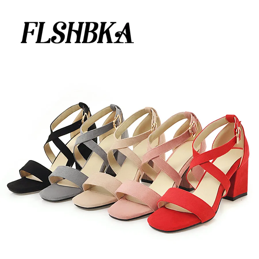 Женские босоножки с открытым носком на квадратном не сужающемся книзу массивном