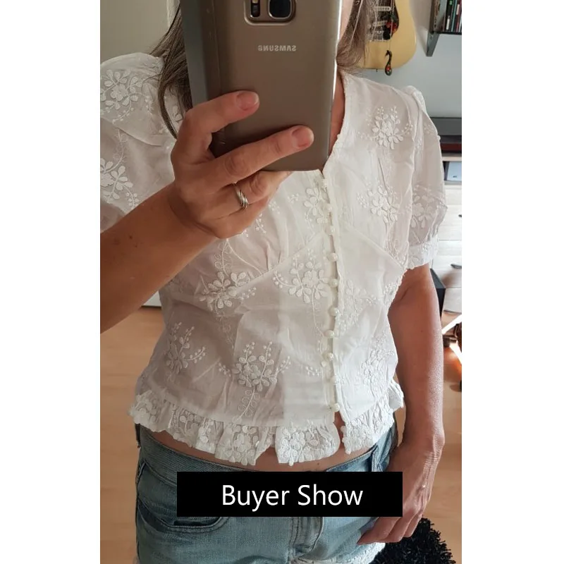 

2021 Fashion High Waist Short Sleeve Lace Top Women Casual Sweet Embroidered Shirt V-neck Puff Sleeve Elegant Women Blouses 9778
