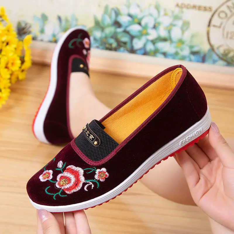 

Old Beijing Cloth Shoe Women's Soft Non-Slip Middle-Elderly Shoe' Flat Breathable One Pedal Mothers Shoes for The Woman