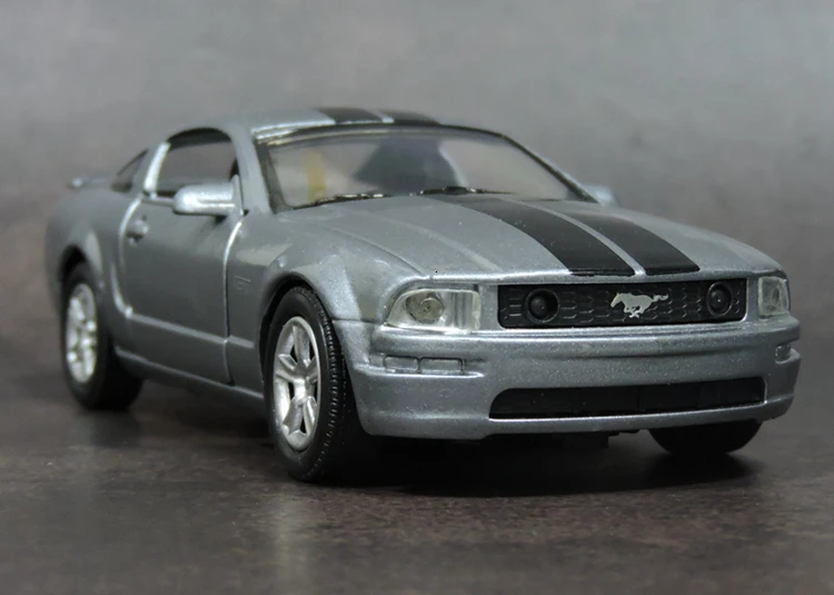 1/32 специальный литой металлический мускульный автомобиль Mustang GT 2005 домашний дисплей коллекция моделей игрушек для детей