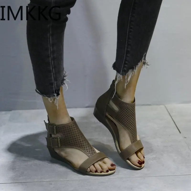 Женские босоножки Летние Женская обувь на танкетке с мягкой подошвой Сандалии