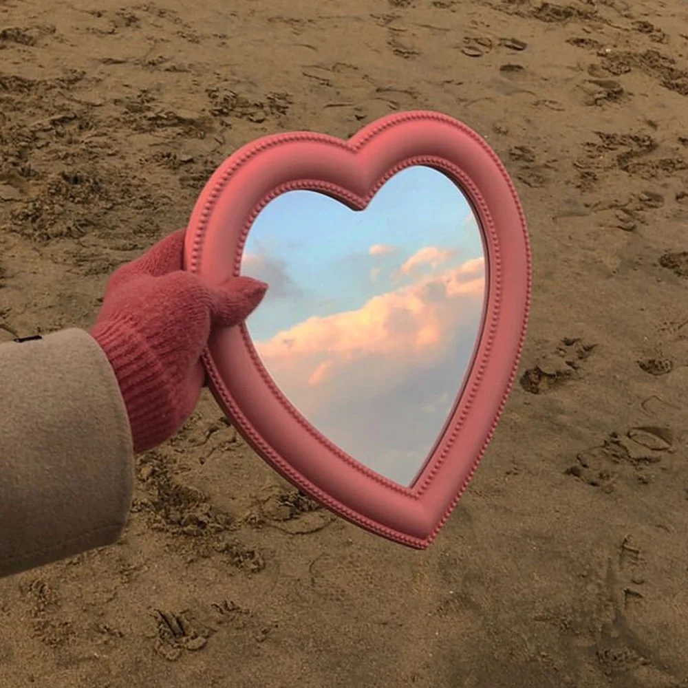 

1pc Heart Shape Makeup Mirror Dual Use Wall Desktop Mirror Household Cosmetic Mirror for Women Girls