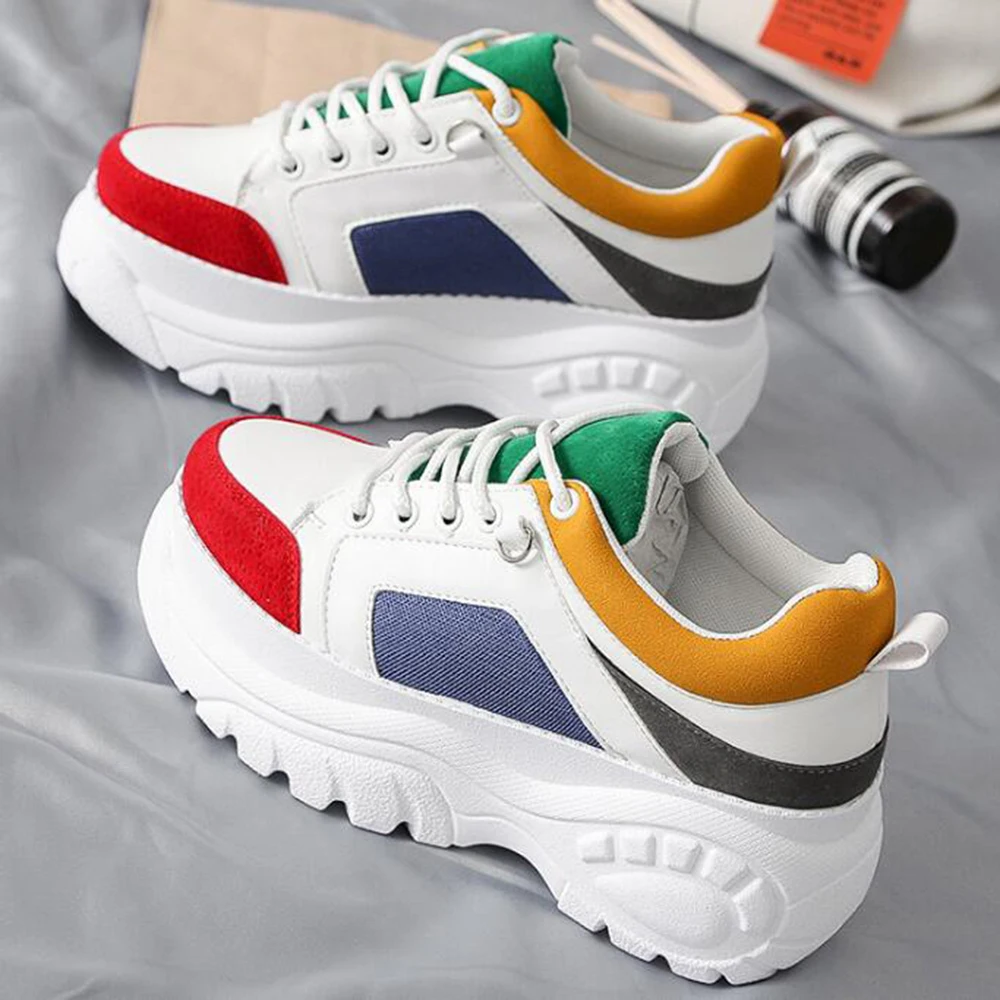 Модная женская обувь Сезон весна Новинка Маленькие белые туфли Женская цветная